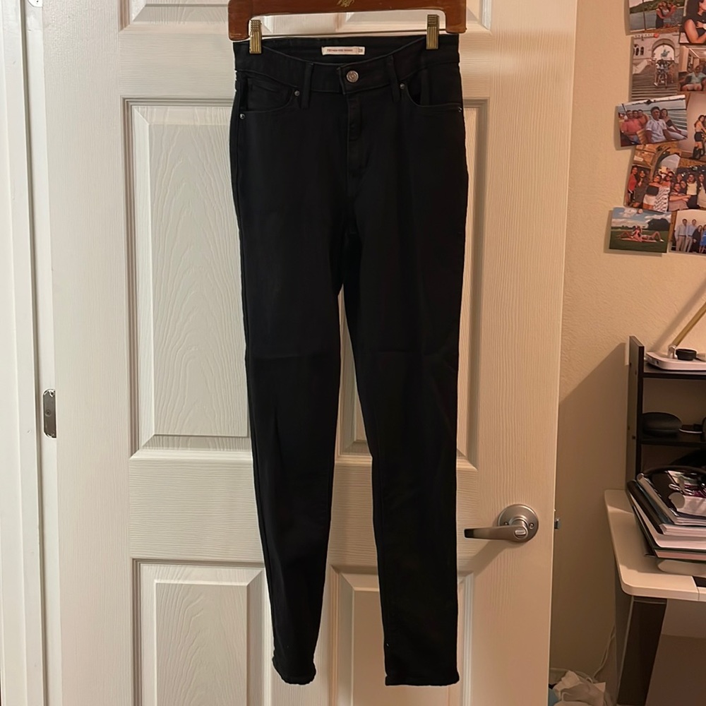 Levi’s jeans gently used size 28 stretchy fit